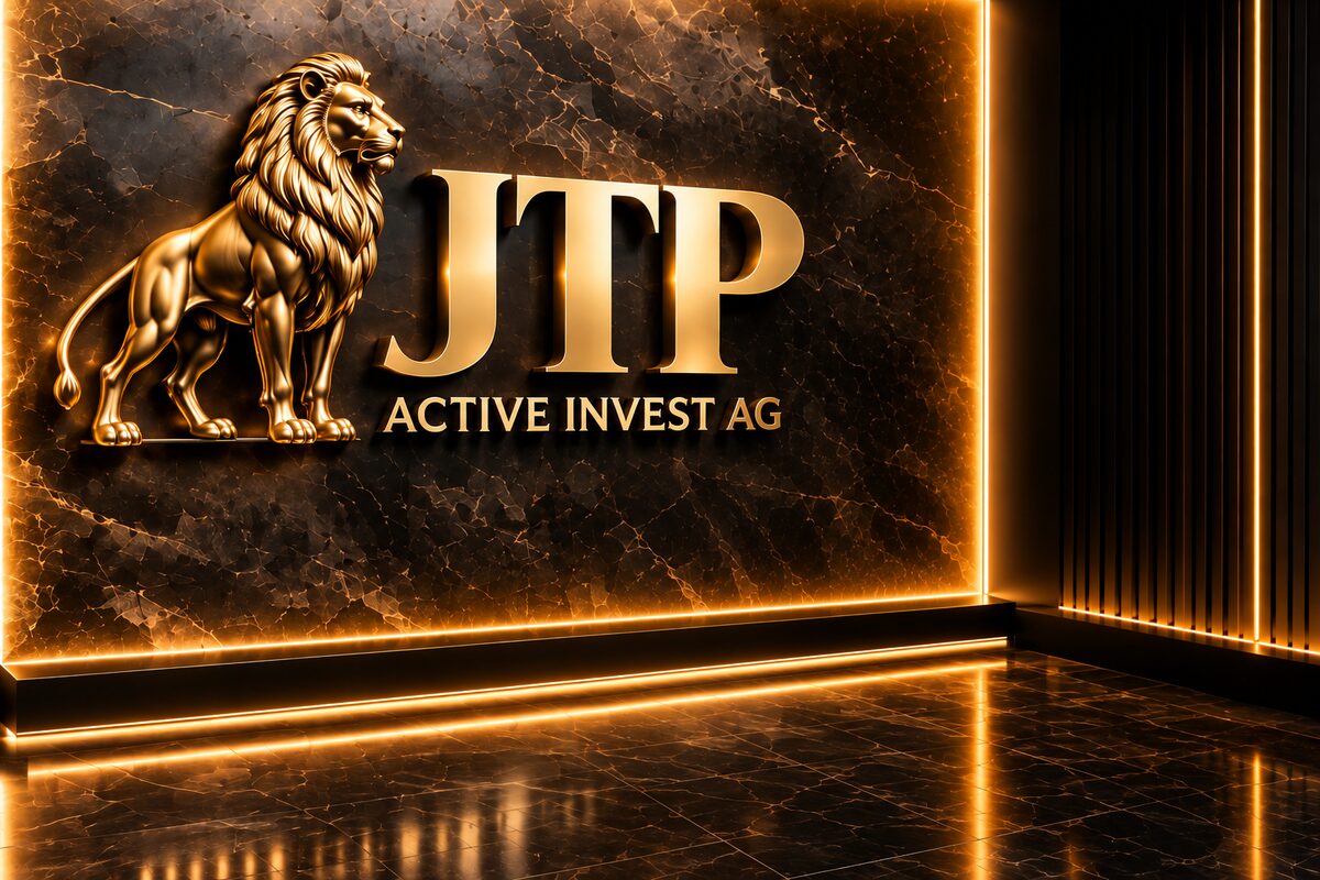 Logo der JTP Active Invest AG auf einer Steinwand